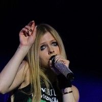 Avril Lavigne performing in concert at russia photos | Picture 77520
